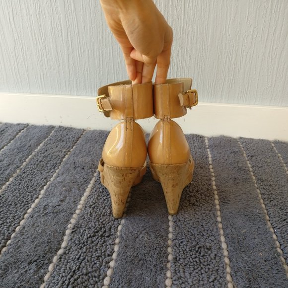 Stuart Weitzman Nude Patent Leather Sandals - Picture 3 of 6